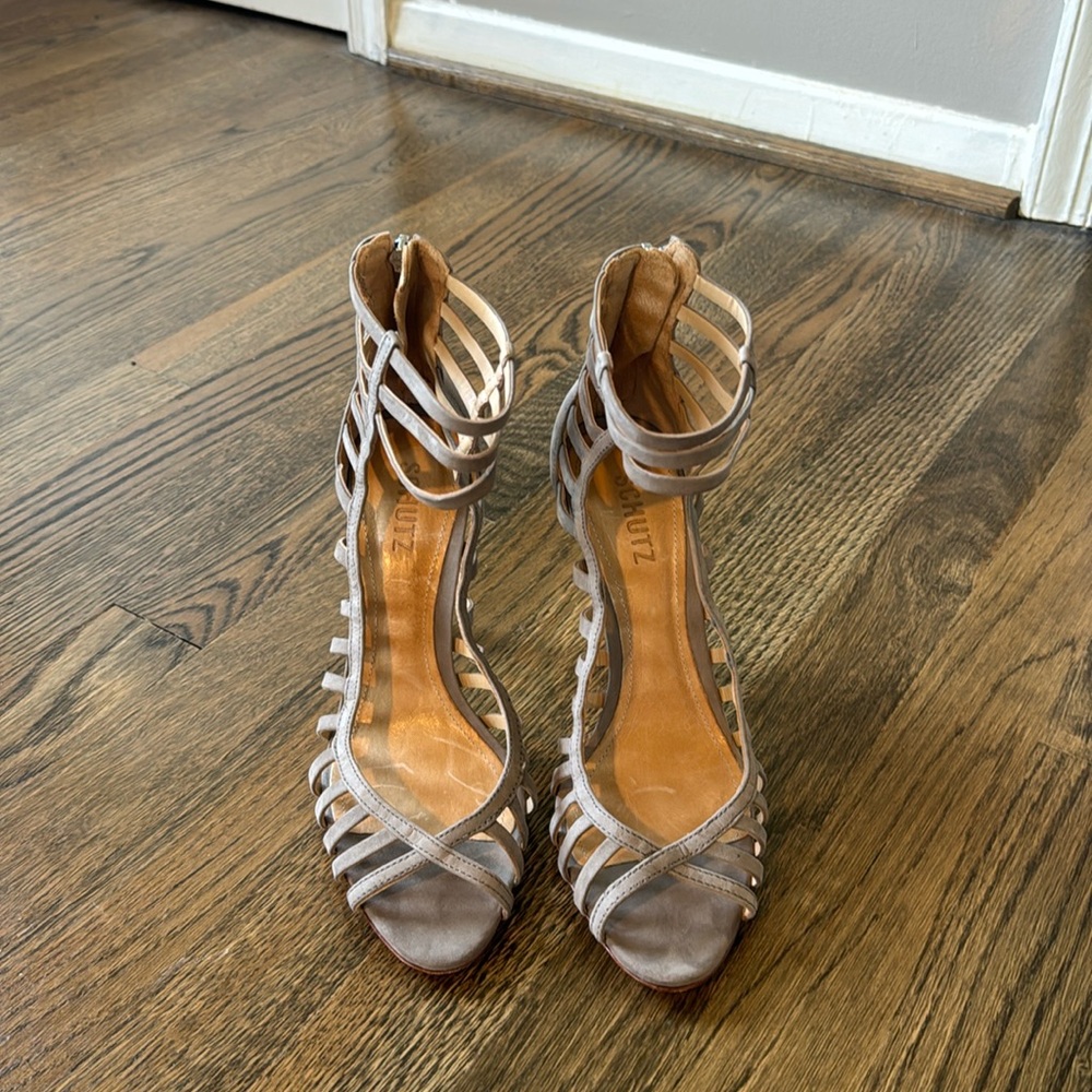 EUC Schutz cage heels